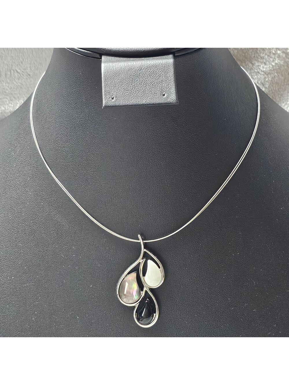 Lia Sophia Droplet Triple Teardrop Pendant Omega Wire Collar Necklace Signed